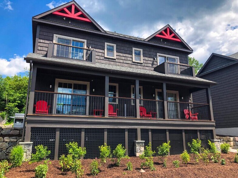 More Photos Of 10 Front St, Lake George Hospitality For Sale