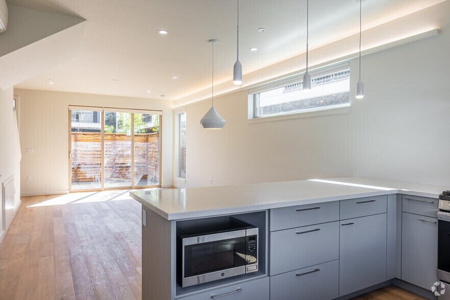 More Photos Of 5115 E Burnside St, Portland Apartments For Sale