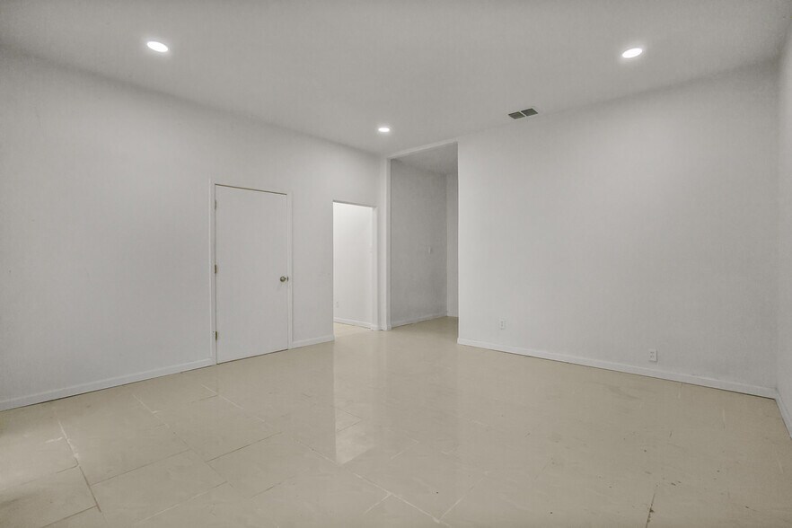 More Photos Of 3210 Leopard St, Corpus Christi General Retail For Sale