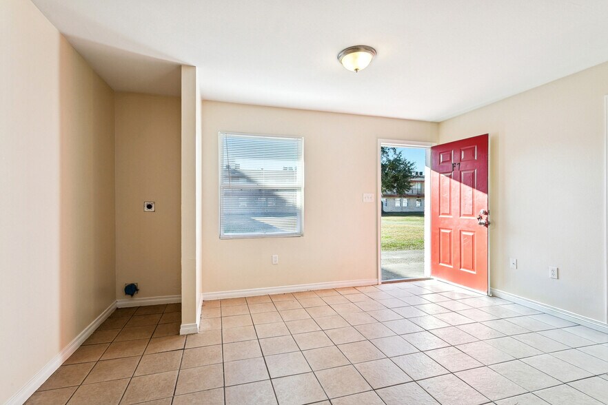 More Photos Of 3300 Garden Oaks Dr, New Orleans Apartments For Sale