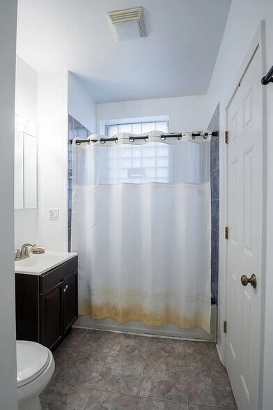 More Photos Of 108 N Hamlin Blvd, Chicago Apartments For Sale