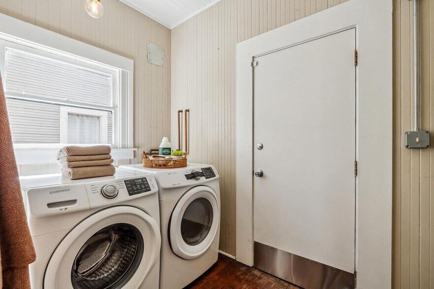 More Photos Of 449 37th St, Oakland Apartments For Sale