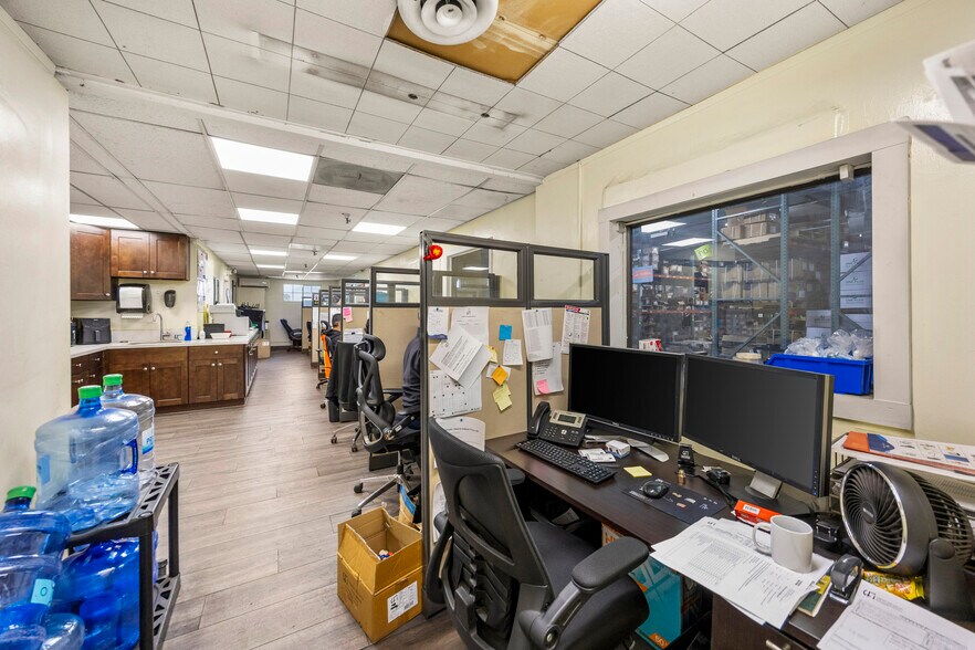 More Photos Of 1260-1280 E 9th St, Pomona Manufacturing For Sale