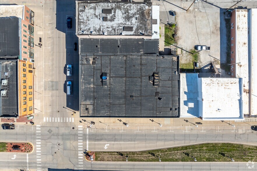 More Photos Of 1208 Willis Ave, Perry Storefront For Lease