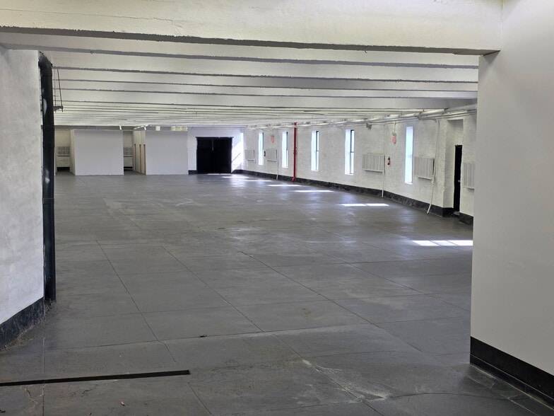 More Photos Of 305 E 182nd St, Bronx Light Manufacturing For Sale