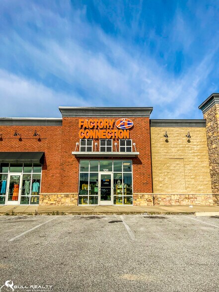 More Photos Of 129-145 Commons Dr, Martin Supermarket For Lease