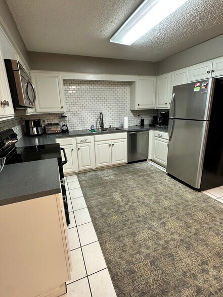 More Photos Of 7181 S Braden Ave, Tulsa Office For Lease
