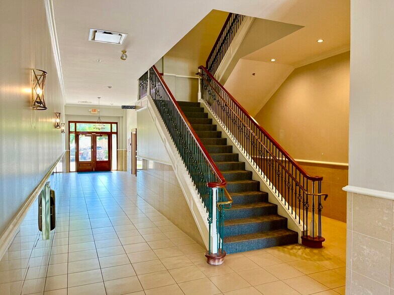 More Photos Of 3600 Shire Blvd, Richardson Unknown For Lease