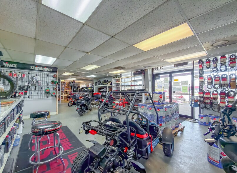 More Photos Of 1204 Dothan Rd, Bainbridge Flex For Lease