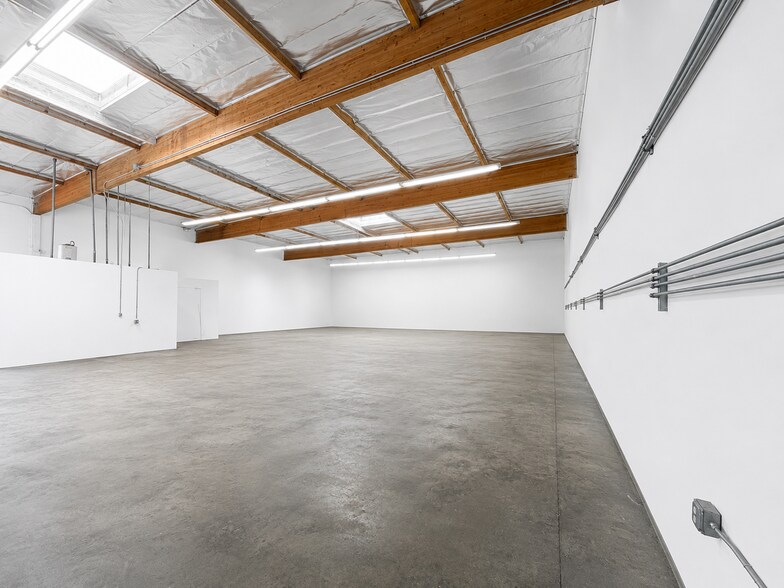 More Photos Of 9400 Burtis St, South Gate Manufacturing For Lease