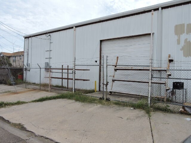 More Photos Of 1719 N Arkansas Ave, Laredo Flex For Sale