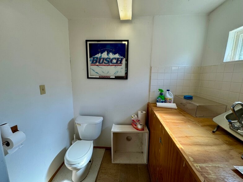 More Photos Of 736 3rd Ave, Lake Andes Hotel For Sale