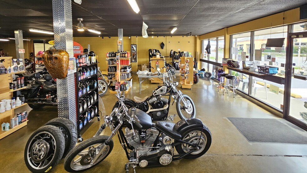 More Photos Of 537 14th St, Longview Storefront For Sale