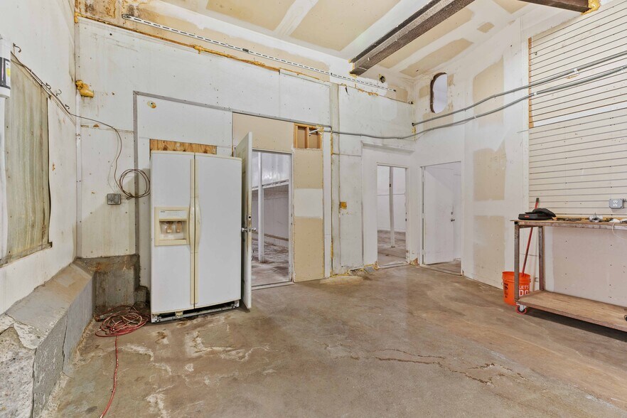 More Photos Of 6835 Tujunga Ave, North Hollywood Warehouse For Lease