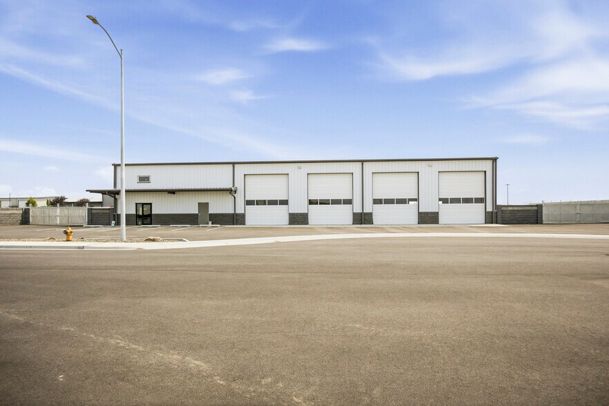 More Photos Of 1342 E Saint Helens St, Pasco Light Distribution For Lease