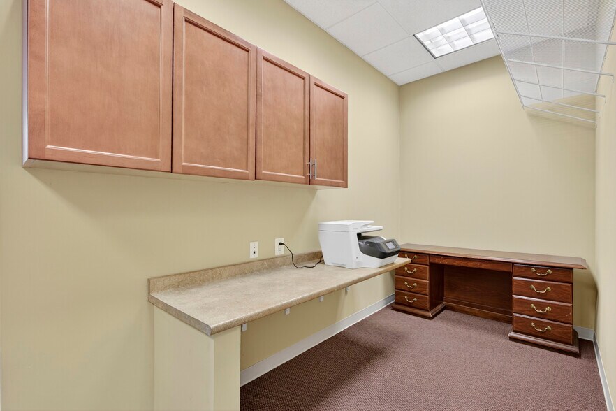 More Photos Of 46165 Westlake Dr, Sterling Medical For Sale