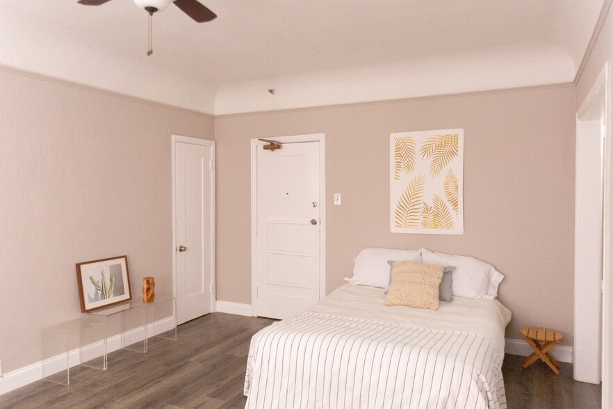 More Photos Of 118 N Westmoreland Ave, Los Angeles Apartments For Sale