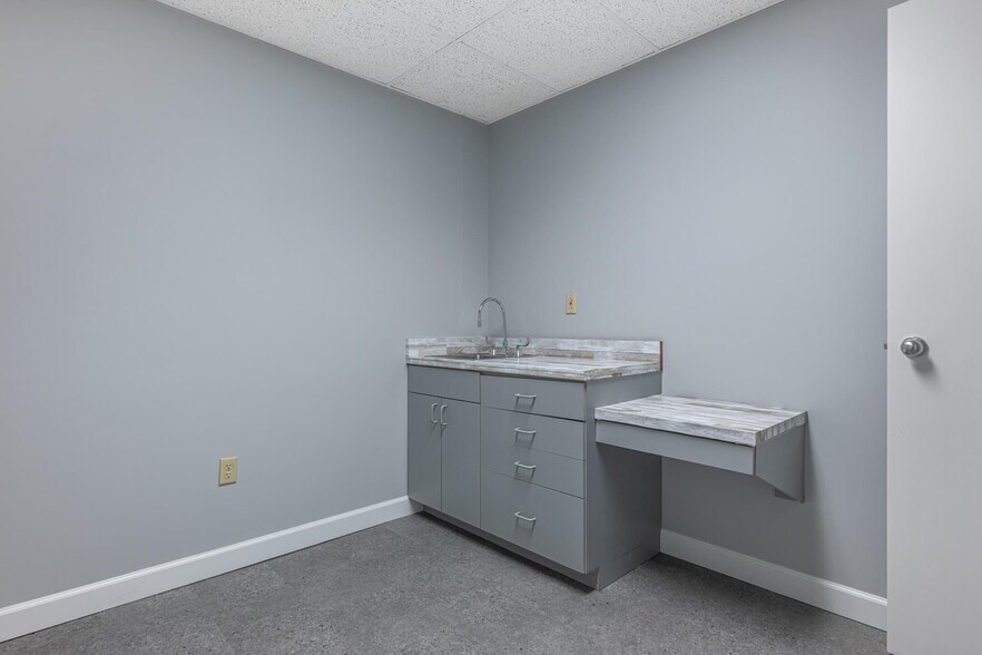 More Photos Of 7271 N Main St, Dayton Medical For Lease