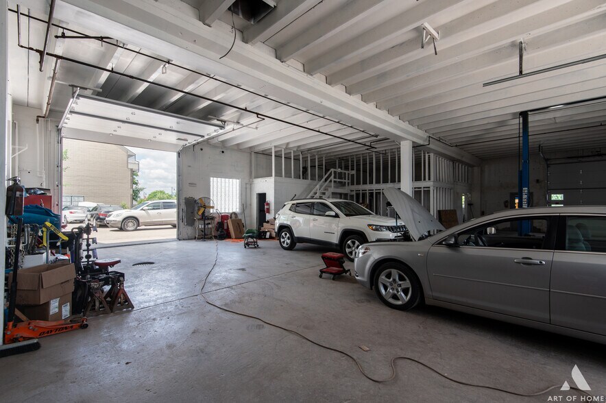 More Photos Of 926 Main St, Lemont Light Distribution For Sale