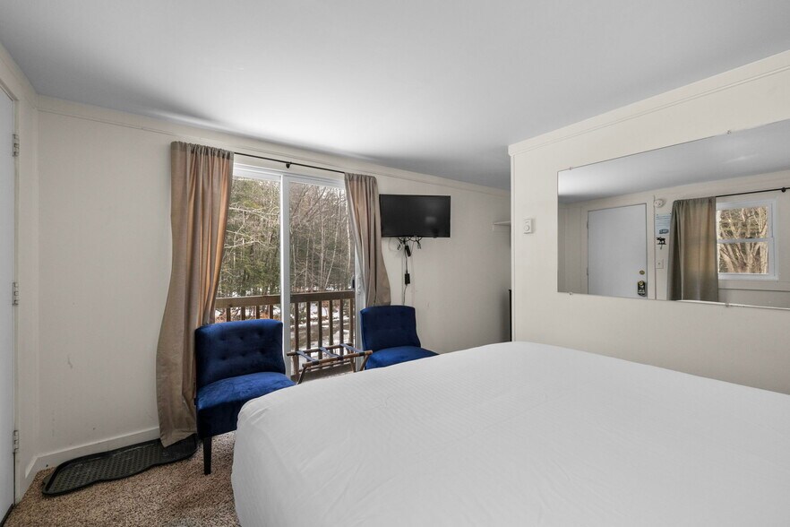 More Photos Of 180 Main St, North Woodstock Hotel For Sale