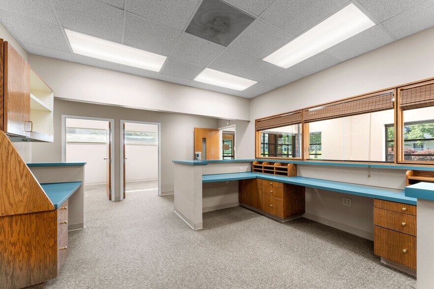 More Photos Of 642 Carpenter Ave, Mooresville Medical For Sale