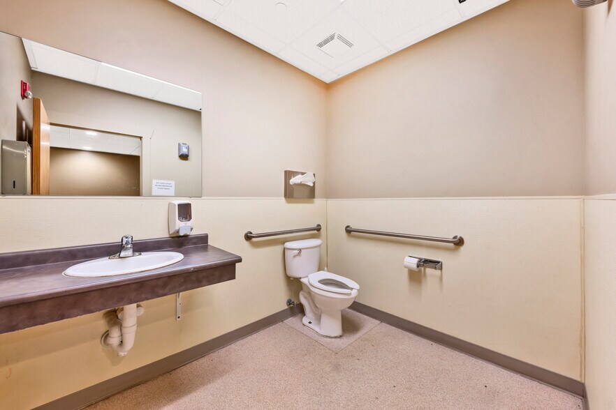 More Photos Of 7478 S Campus View Dr, West Jordan Medical For Sale