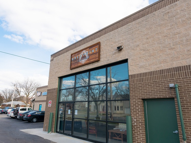 More Photos Of 559-617 N York St, Elmhurst General Retail For Lease