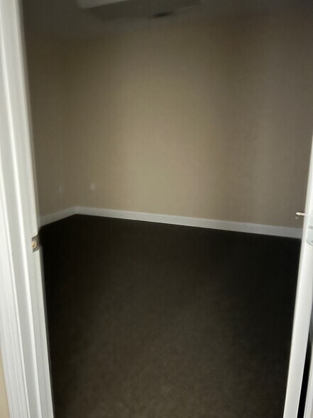 More Photos Of 2487 Cedarcrest Rd, Acworth Unknown For Lease