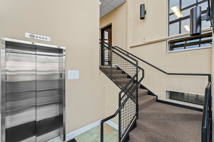 More Photos Of 7210 Old Keene Mill Rd, Springfield Medical For Lease