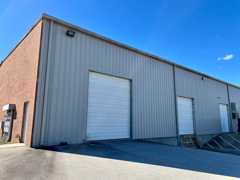 More Photos Of 185 Airport Rd, Fayetteville Warehouse For Lease