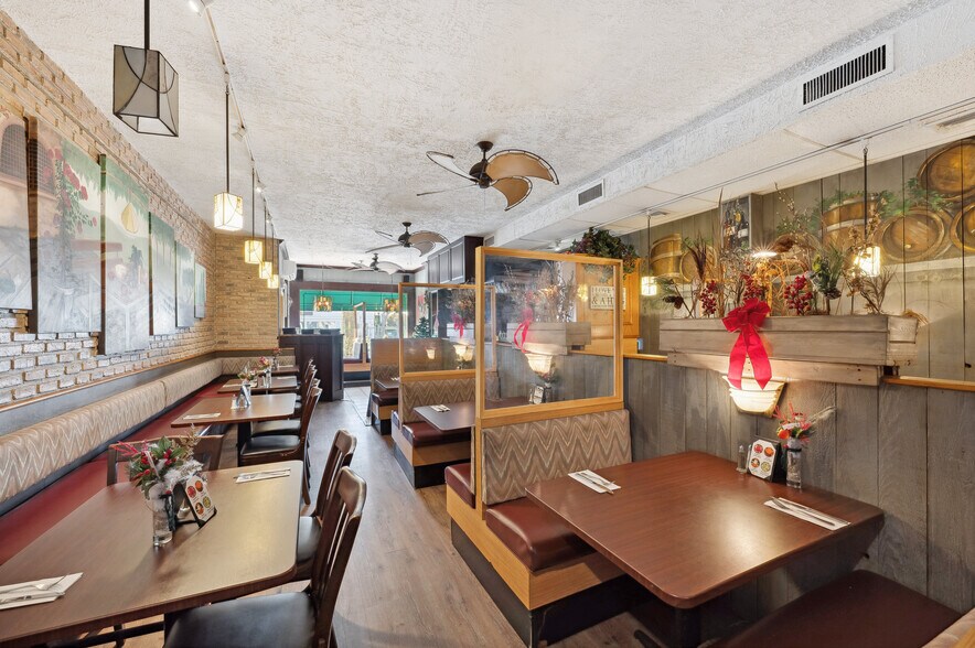 More Photos Of 21 Hill St, Southampton Restaurant For Lease