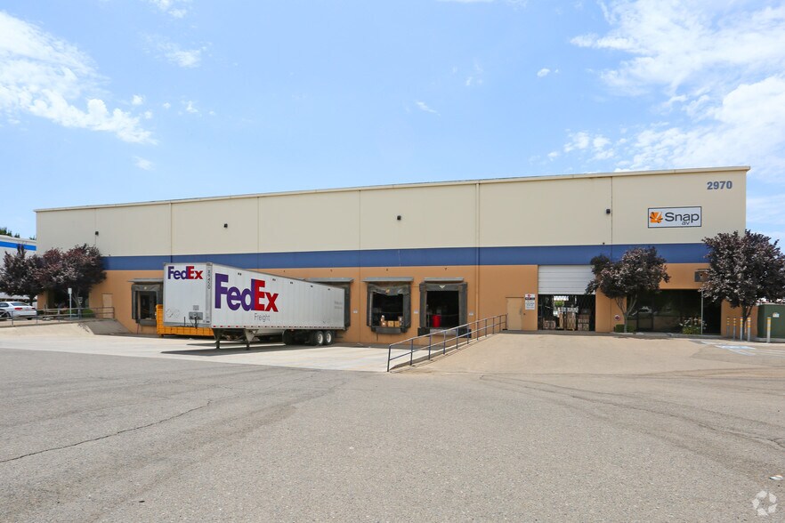 More Photos Of 2970 S Orange Ave, Fresno Warehouse For Lease