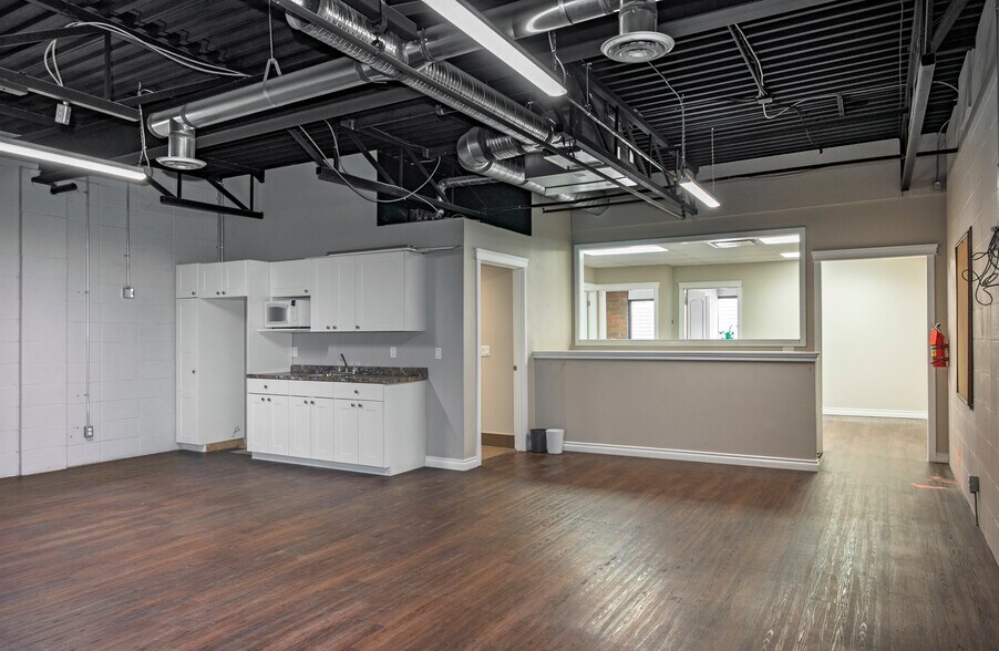 More Photos Of 1916A 30 Av NE, Calgary Light Distribution For Sale