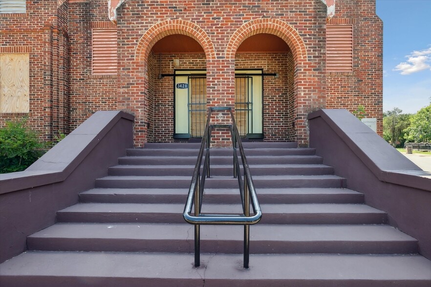 More Photos Of 3428 Littlejohn Ave, Fort Worth Religious Facility For Sale