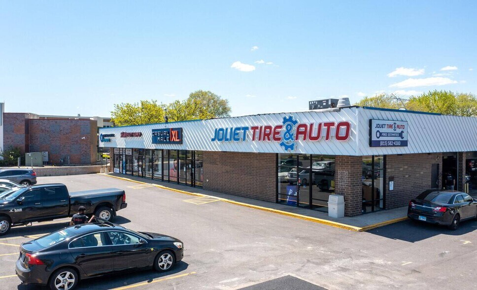 Primary Photo Of 1359 N Larkin Ave, Joliet Freestanding For Lease