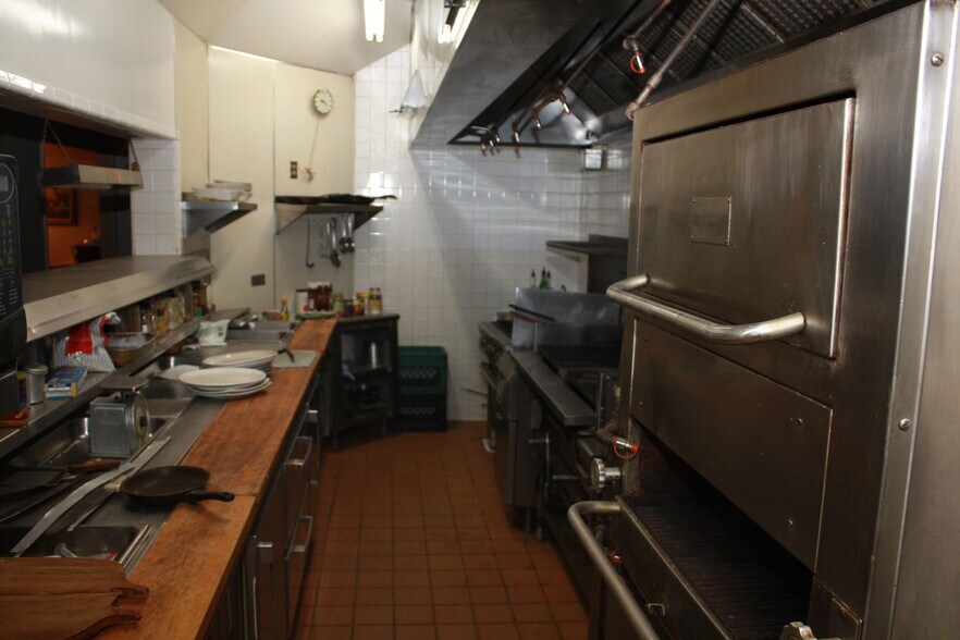 More Photos Of 3008 McHenry Ave, Modesto Restaurant For Lease