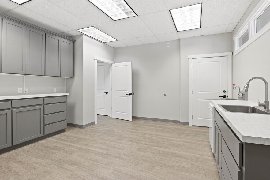 More Photos Of 350 Miller St SE, Salem Office For Sale