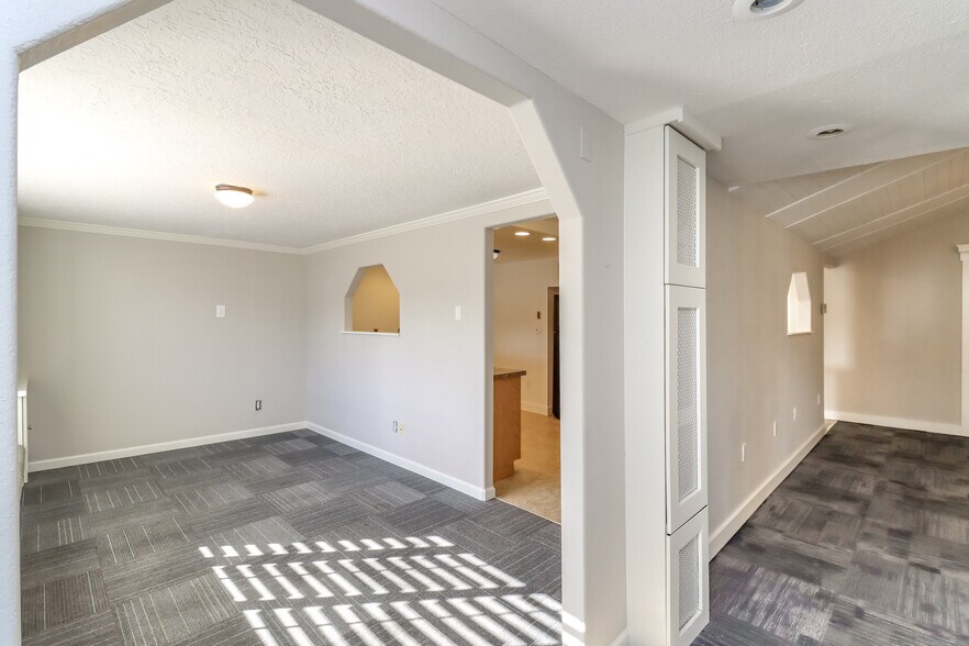 More Photos Of 3838 S Warner St, Tacoma Flex For Lease