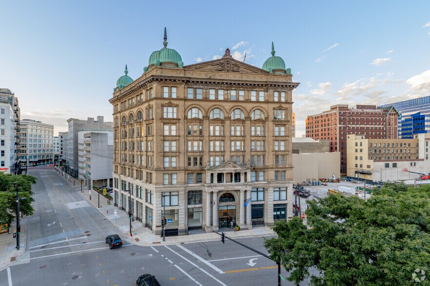 Primary Photo Of 135 W Wells St, Milwaukee Coworking Space