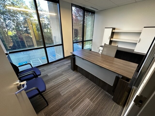 More Photos Of 750 Holiday Dr, Pittsburgh Office Residential For Lease