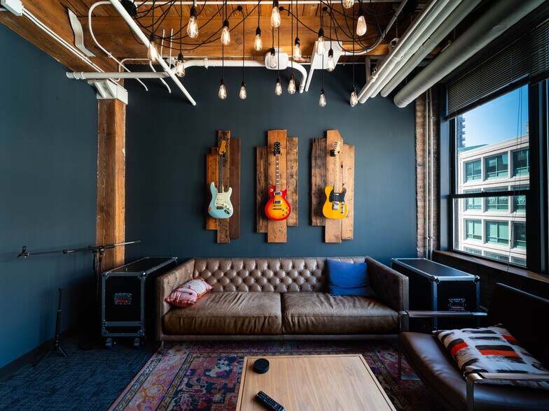 More Photos Of 414 N Orleans St, Chicago Office For Lease