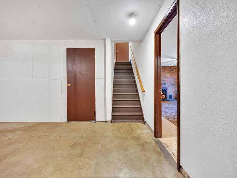 More Photos Of 44434 SE Coalman Rd, Sandy Light Manufacturing For Sale