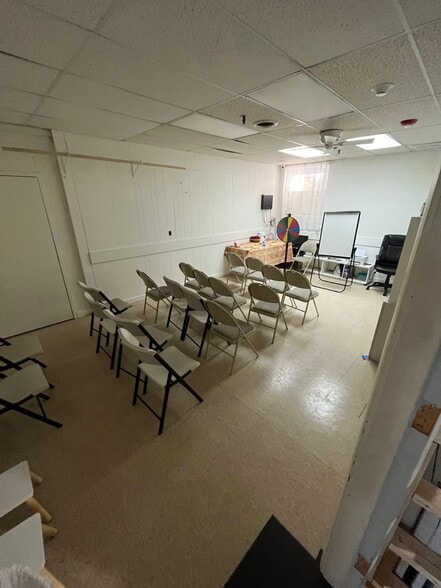 More Photos Of 565 Chickering Rd, North Andover Storefront For Sale