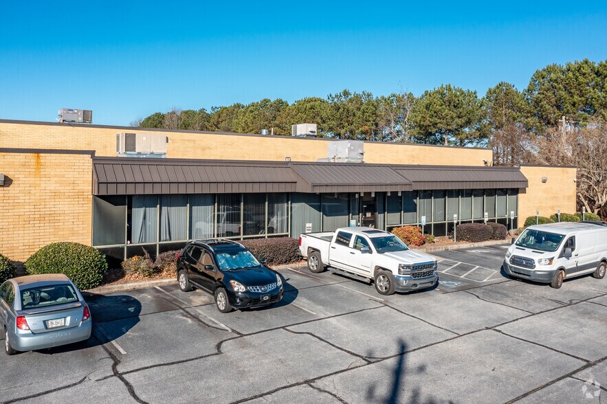 More Photos Of 1640 Stone Ridge Dr, Stone Mountain Warehouse For Lease