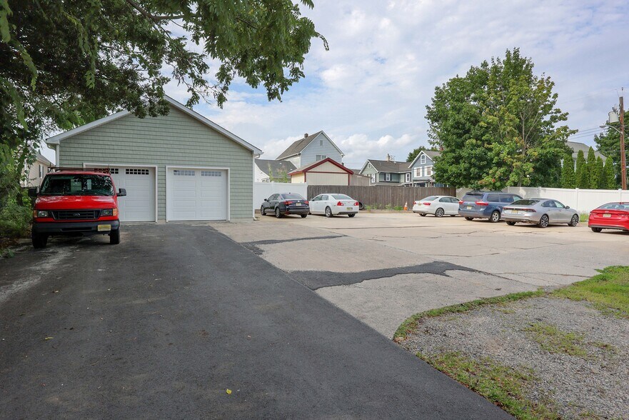 More Photos Of 215 Washington Rd, Sayreville Storefront Retail Residential For Lease