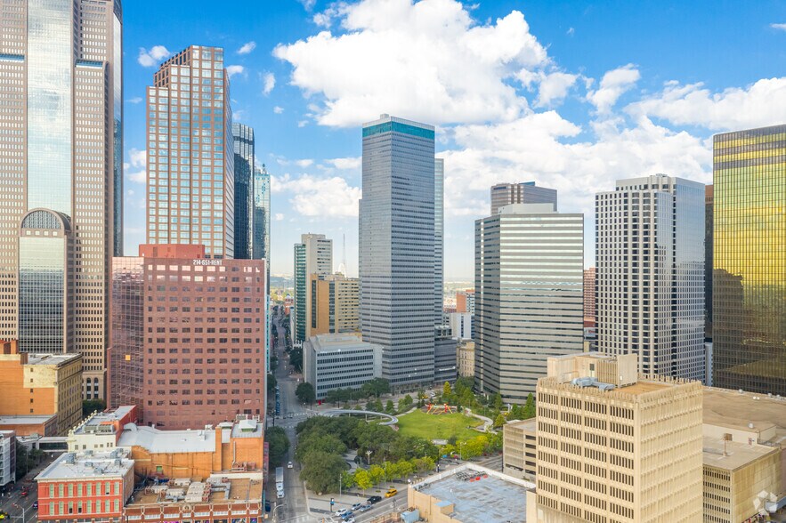 More Photos Of 325 N Saint Paul St, Dallas Office For Sale