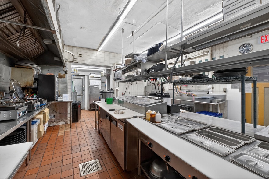 More Photos Of 8713 Gravois Rd, Saint Louis Restaurant For Sale