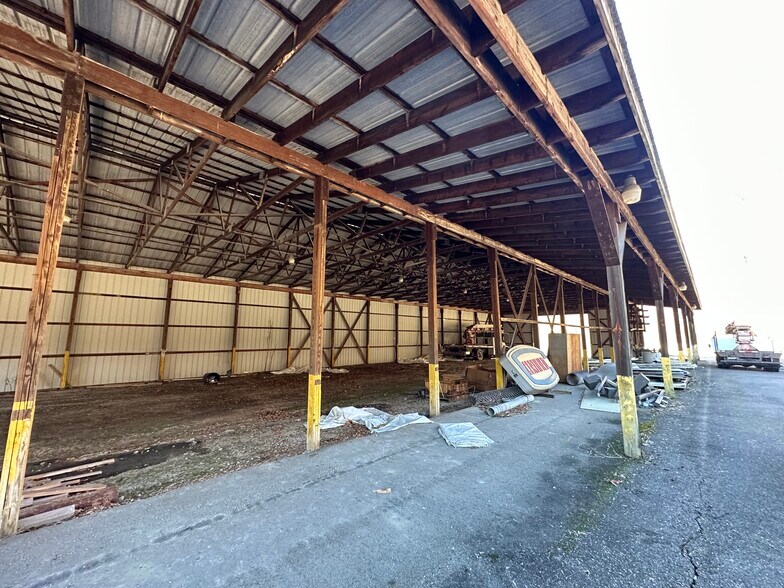 More Photos Of 10578 River Rd, Wellsburg Warehouse For Lease