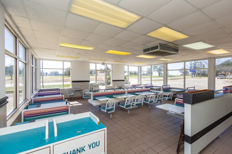 More Photos Of 1403 W 8th St, Wellington Fast Food For Sale