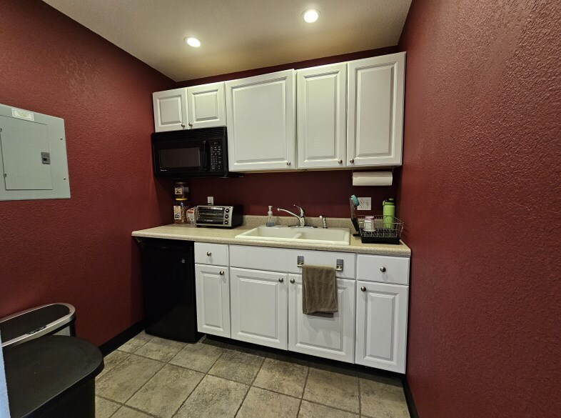 More Photos Of 1501 W Campus Dr, Littleton Flex For Sale